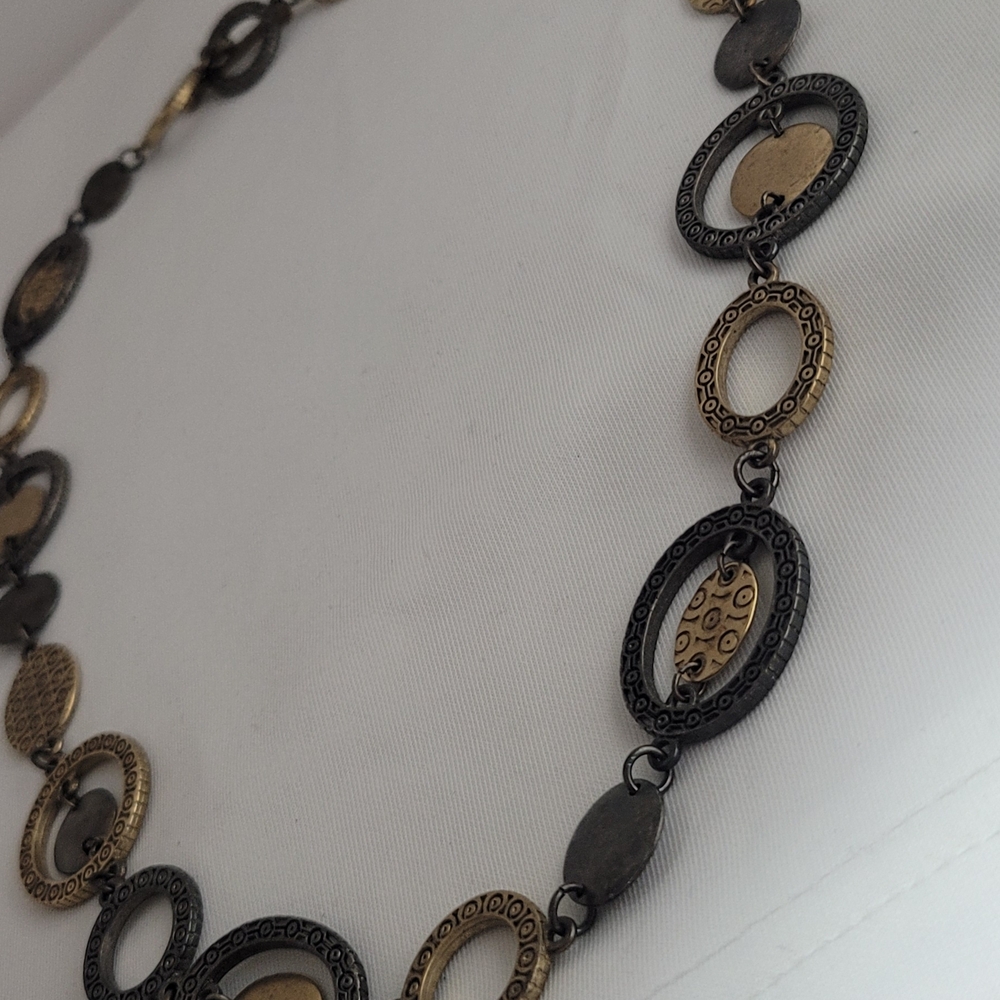 Elegant Gold and Black Women's Necklace